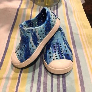 Native size 5 toddler sneakers